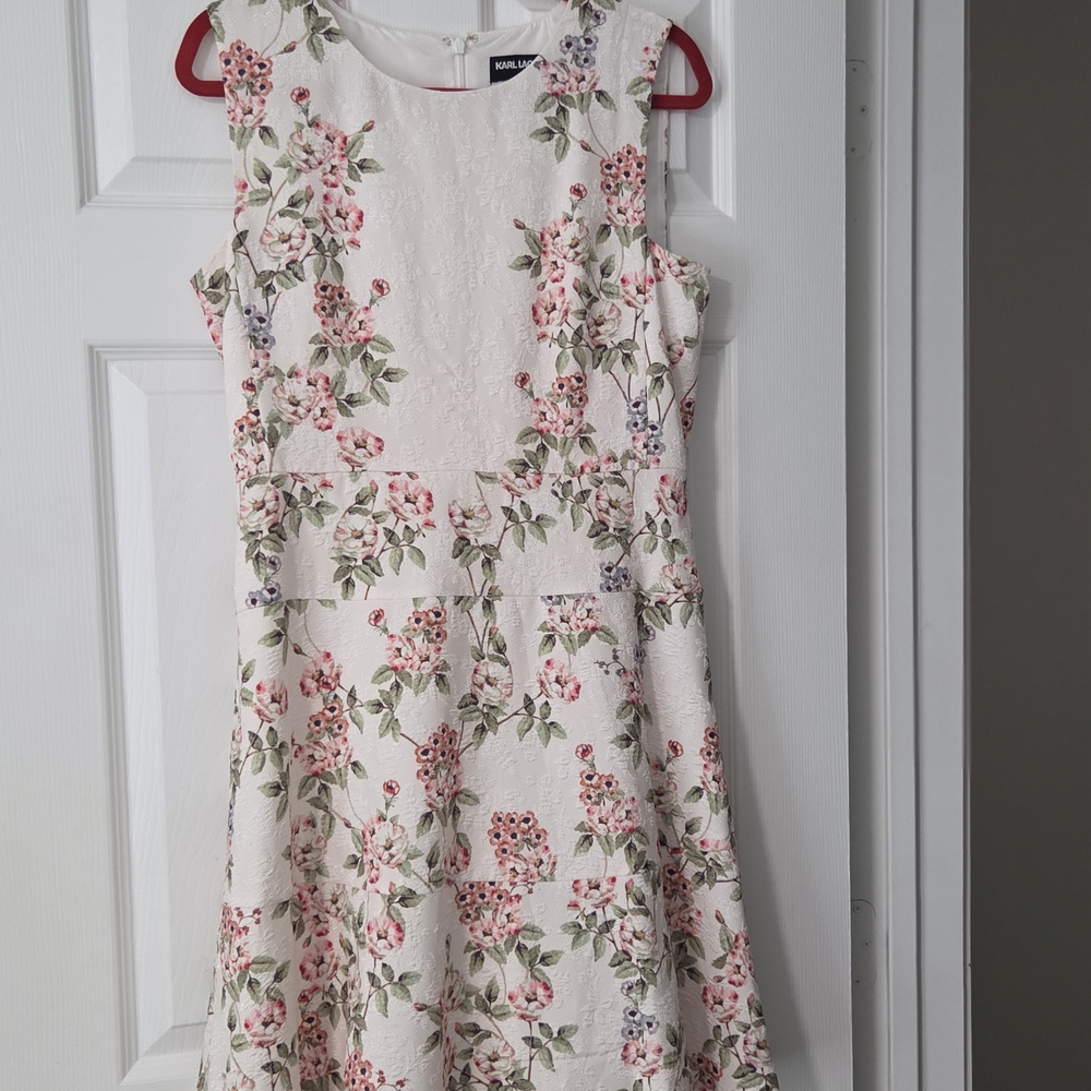 Karl Lagerfeld Paris Cream Timrless Lined Sheath Dress. Spring Floral Formal. 8